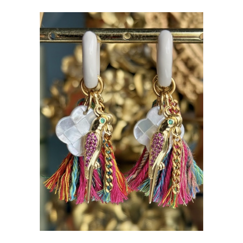 BOUCLES ANNEAUX BLANCS /POMPOM COLORE PERROQUET/TREFLE NACRE