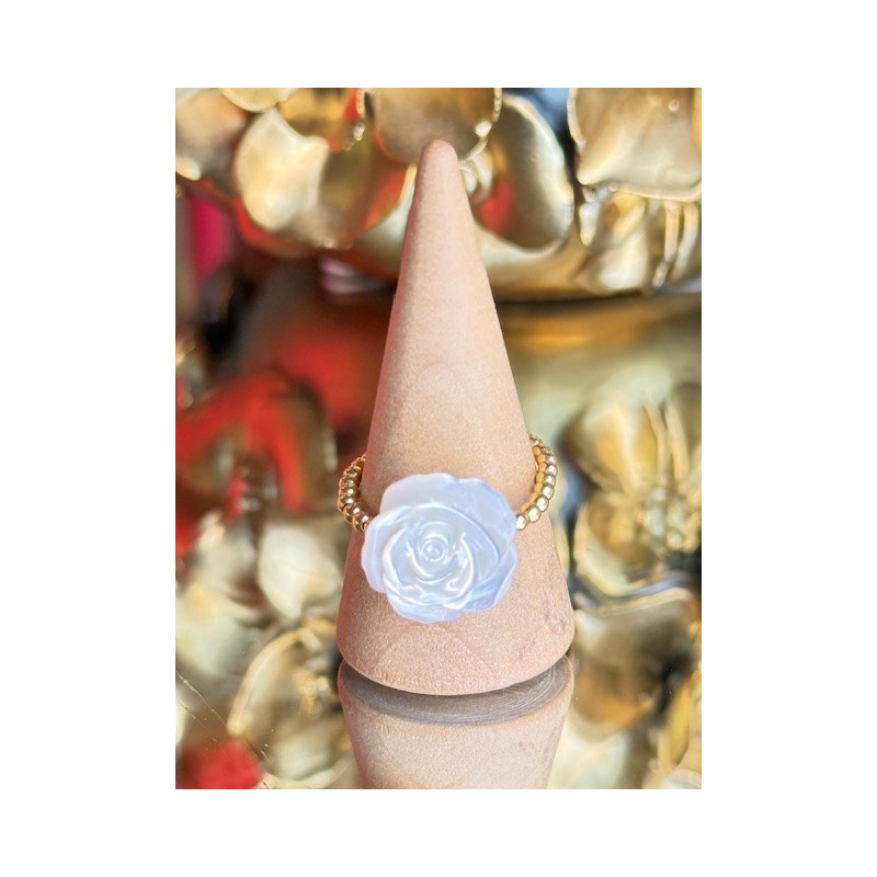 bague rose en nacre blanche